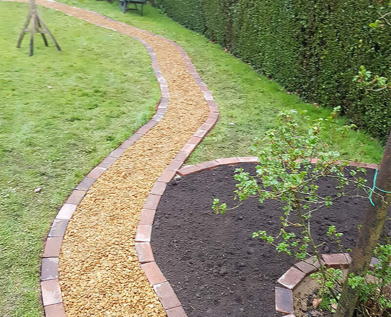 Landscape Gardening: Shingle & Gravel Footpaths & Driveways